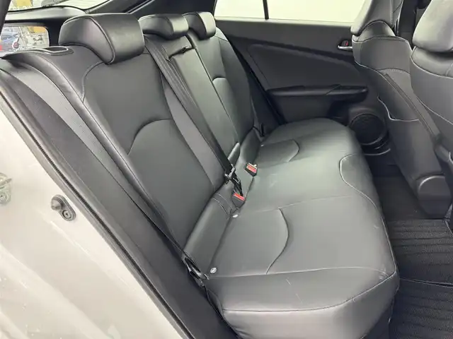 トヨタ プリウス S ツーリングセレクション 福岡県 2022(令4)年 1.1万km プラチナホワイトパールマイカ ワンオーナー/純正ＤＡナビ／フルセグＴＶ　/バックカメラ　/ビルトインＥＴＣ　/前後ドラレコ　/レーダークルコン　/コーナーセンサー　/トヨタセーフティセンス　/衝突軽減ブレーキ　/レーンキープ/レーンキープ/アクセル踏み間違い防止　/シートヒーター　/純正１７インチＡＷ