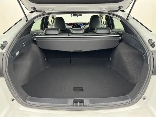 トヨタ プリウス S ツーリングセレクション 福岡県 2022(令4)年 1.1万km プラチナホワイトパールマイカ ワンオーナー/純正ＤＡナビ／フルセグＴＶ　/バックカメラ　/ビルトインＥＴＣ　/前後ドラレコ　/レーダークルコン　/コーナーセンサー　/トヨタセーフティセンス　/衝突軽減ブレーキ　/レーンキープ/レーンキープ/アクセル踏み間違い防止　/シートヒーター　/純正１７インチＡＷ