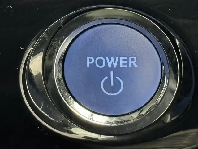 トヨタ プリウス S ツーリングセレクション 福岡県 2022(令4)年 1.1万km プラチナホワイトパールマイカ ワンオーナー/純正ＤＡナビ／フルセグＴＶ　/バックカメラ　/ビルトインＥＴＣ　/前後ドラレコ　/レーダークルコン　/コーナーセンサー　/トヨタセーフティセンス　/衝突軽減ブレーキ　/レーンキープ/レーンキープ/アクセル踏み間違い防止　/シートヒーター　/純正１７インチＡＷ