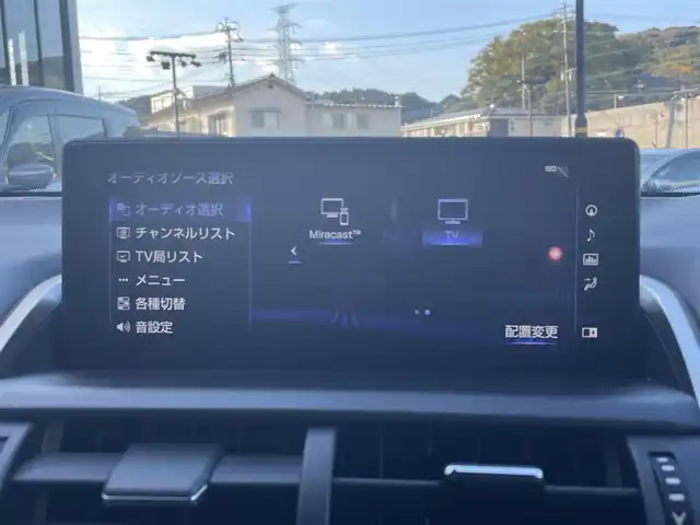 レクサス ＮＸ 300h バージョンL 佐賀県 2020(令2)年 5.2万km ソニッククォーツ Lexus Safety System+/・プリクラッシュセーフティ/・レーントレーシングアシスト/・オートマチックハイビーム/・レーダークルーズコントロール/クリアランスソナー/ブラインドスポットモニター/純正メーカーナビ/・パノラミックビューモニター/・フルセグTV/BT/CD/DVD/前後ドライブレコーダー(SDなし、動作確認未)/赤黒革シート/・全席シートヒーター/・前ベンチレーション/・前パワーシート/シートメモリ/パワーバックドア/LEDヘッドライト/フォグランプ/革巻きステアリング/パドルシフト/ステアリングヒーター/ETC2.0/電動パーキングスイッチ/トノカバー/エアバックW/サイド/カーテン/スペアキー×1/取扱説明書/保証書