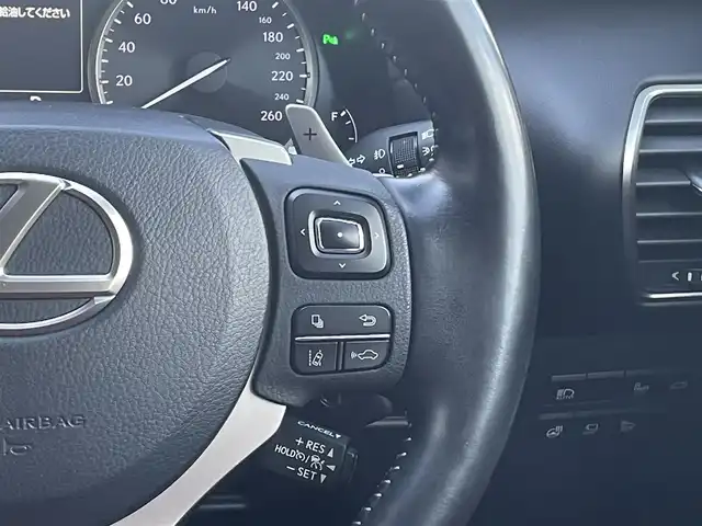 レクサス ＮＸ 300h バージョンL 佐賀県 2020(令2)年 5.2万km ソニッククォーツ Lexus Safety System+/・プリクラッシュセーフティ/・レーントレーシングアシスト/・オートマチックハイビーム/・レーダークルーズコントロール/クリアランスソナー/ブラインドスポットモニター/純正メーカーナビ/・パノラミックビューモニター/・フルセグTV/BT/CD/DVD/前後ドライブレコーダー(SDなし、動作確認未)/赤黒革シート/・全席シートヒーター/・前ベンチレーション/・前パワーシート/シートメモリ/パワーバックドア/LEDヘッドライト/フォグランプ/革巻きステアリング/パドルシフト/ステアリングヒーター/ETC2.0/電動パーキングスイッチ/トノカバー/エアバックW/サイド/カーテン/スペアキー×1/取扱説明書/保証書