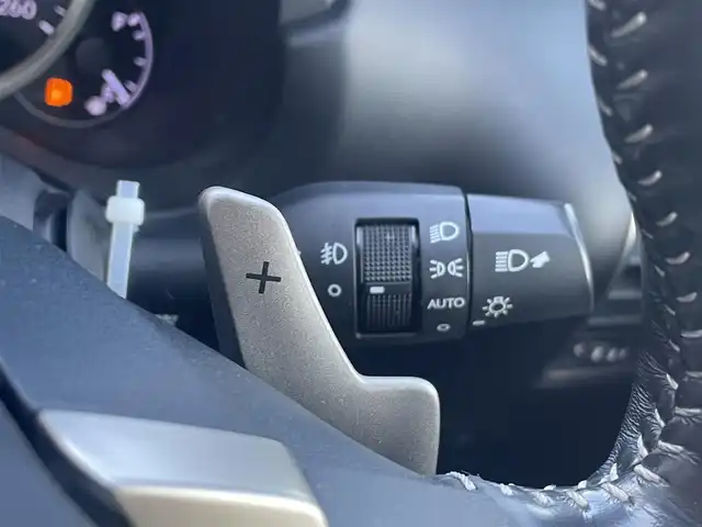 レクサス ＮＸ 300h バージョンL 佐賀県 2020(令2)年 5.2万km ソニッククォーツ Lexus Safety System+/・プリクラッシュセーフティ/・レーントレーシングアシスト/・オートマチックハイビーム/・レーダークルーズコントロール/クリアランスソナー/ブラインドスポットモニター/純正メーカーナビ/・パノラミックビューモニター/・フルセグTV/BT/CD/DVD/前後ドライブレコーダー(SDなし、動作確認未)/赤黒革シート/・全席シートヒーター/・前ベンチレーション/・前パワーシート/シートメモリ/パワーバックドア/LEDヘッドライト/フォグランプ/革巻きステアリング/パドルシフト/ステアリングヒーター/ETC2.0/電動パーキングスイッチ/トノカバー/エアバックW/サイド/カーテン/スペアキー×1/取扱説明書/保証書