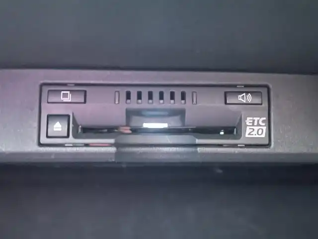 レクサス ＮＸ 300h バージョンL 佐賀県 2020(令2)年 5.2万km ソニッククォーツ Lexus Safety System+/・プリクラッシュセーフティ/・レーントレーシングアシスト/・オートマチックハイビーム/・レーダークルーズコントロール/クリアランスソナー/ブラインドスポットモニター/純正メーカーナビ/・パノラミックビューモニター/・フルセグTV/BT/CD/DVD/前後ドライブレコーダー(SDなし、動作確認未)/赤黒革シート/・全席シートヒーター/・前ベンチレーション/・前パワーシート/シートメモリ/パワーバックドア/LEDヘッドライト/フォグランプ/革巻きステアリング/パドルシフト/ステアリングヒーター/ETC2.0/電動パーキングスイッチ/トノカバー/エアバックW/サイド/カーテン/スペアキー×1/取扱説明書/保証書