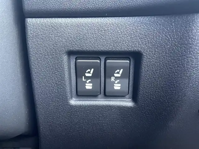 レクサス ＮＸ 300h バージョンL 佐賀県 2020(令2)年 5.2万km ソニッククォーツ Lexus Safety System+/・プリクラッシュセーフティ/・レーントレーシングアシスト/・オートマチックハイビーム/・レーダークルーズコントロール/クリアランスソナー/ブラインドスポットモニター/純正メーカーナビ/・パノラミックビューモニター/・フルセグTV/BT/CD/DVD/前後ドライブレコーダー(SDなし、動作確認未)/赤黒革シート/・全席シートヒーター/・前ベンチレーション/・前パワーシート/シートメモリ/パワーバックドア/LEDヘッドライト/フォグランプ/革巻きステアリング/パドルシフト/ステアリングヒーター/ETC2.0/電動パーキングスイッチ/トノカバー/エアバックW/サイド/カーテン/スペアキー×1/取扱説明書/保証書