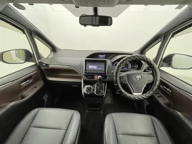 トヨタ エスクァイア Gi 熊本県 2015(平27)年 5.6万km ホワイトパールクリスタルシャイン 禁煙車　/純正ナビ（ＣＤ・ＤＶＤ・フルセグ・ＢＴ・ＳＤ）/バックカメラ　/純正フリップダウンモニター　/社外全方位ドライブレコーダー　/ビルトインＥＴＣ　/両側パワースライドドア　/クルーズコントロール/前席シートヒーター/衝突軽減ブレーキ/横滑り防止/アイドリングストップ/純正フロアマット/純正１５インチAW/オートライト/オートマチックハイビーム/LEDヘッドライト/フォグランプ/スマートキー/プッシュスタート/スペアキー1本