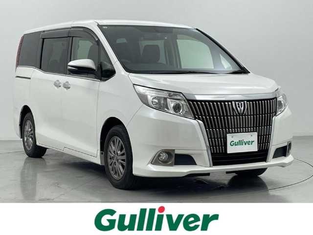 トヨタ エスクァイア Gi 熊本県 2015(平27)年 5.6万km ホワイトパールクリスタルシャイン 禁煙車　/純正ナビ（ＣＤ・ＤＶＤ・フルセグ・ＢＴ・ＳＤ）/バックカメラ　/純正フリップダウンモニター　/社外全方位ドライブレコーダー　/ビルトインＥＴＣ　/両側パワースライドドア　/クルーズコントロール/前席シートヒーター/衝突軽減ブレーキ/横滑り防止/アイドリングストップ/純正フロアマット/純正１５インチAW/オートライト/オートマチックハイビーム/LEDヘッドライト/フォグランプ/スマートキー/プッシュスタート/スペアキー1本