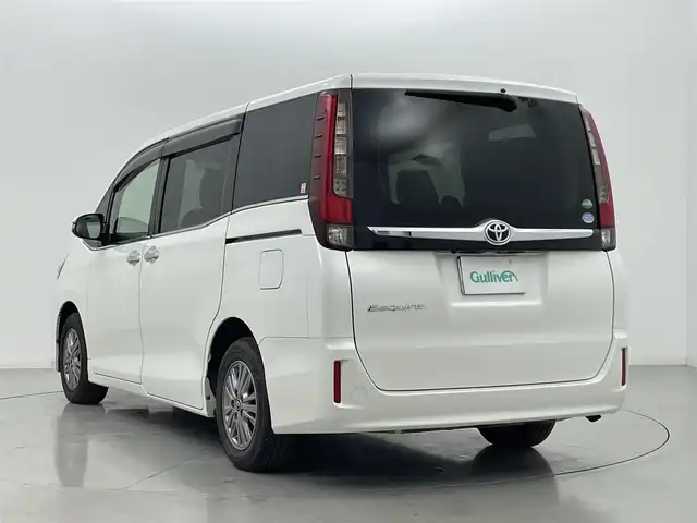 トヨタ エスクァイア Gi 熊本県 2015(平27)年 5.6万km ホワイトパールクリスタルシャイン 禁煙車　/純正ナビ（ＣＤ・ＤＶＤ・フルセグ・ＢＴ・ＳＤ）/バックカメラ　/純正フリップダウンモニター　/社外全方位ドライブレコーダー　/ビルトインＥＴＣ　/両側パワースライドドア　/クルーズコントロール/前席シートヒーター/衝突軽減ブレーキ/横滑り防止/アイドリングストップ/純正フロアマット/純正１５インチAW/オートライト/オートマチックハイビーム/LEDヘッドライト/フォグランプ/スマートキー/プッシュスタート/スペアキー1本