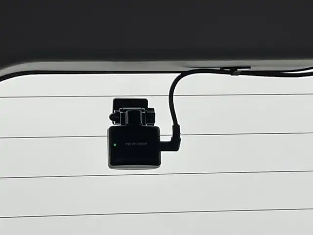 トヨタ エスクァイア Gi 熊本県 2015(平27)年 5.6万km ホワイトパールクリスタルシャイン 禁煙車　/純正ナビ（ＣＤ・ＤＶＤ・フルセグ・ＢＴ・ＳＤ）/バックカメラ　/純正フリップダウンモニター　/社外全方位ドライブレコーダー　/ビルトインＥＴＣ　/両側パワースライドドア　/クルーズコントロール/前席シートヒーター/衝突軽減ブレーキ/横滑り防止/アイドリングストップ/純正フロアマット/純正１５インチAW/オートライト/オートマチックハイビーム/LEDヘッドライト/フォグランプ/スマートキー/プッシュスタート/スペアキー1本