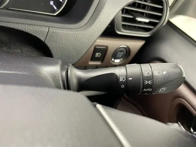 トヨタ エスクァイア Gi 熊本県 2015(平27)年 5.6万km ホワイトパールクリスタルシャイン 禁煙車　/純正ナビ（ＣＤ・ＤＶＤ・フルセグ・ＢＴ・ＳＤ）/バックカメラ　/純正フリップダウンモニター　/社外全方位ドライブレコーダー　/ビルトインＥＴＣ　/両側パワースライドドア　/クルーズコントロール/前席シートヒーター/衝突軽減ブレーキ/横滑り防止/アイドリングストップ/純正フロアマット/純正１５インチAW/オートライト/オートマチックハイビーム/LEDヘッドライト/フォグランプ/スマートキー/プッシュスタート/スペアキー1本