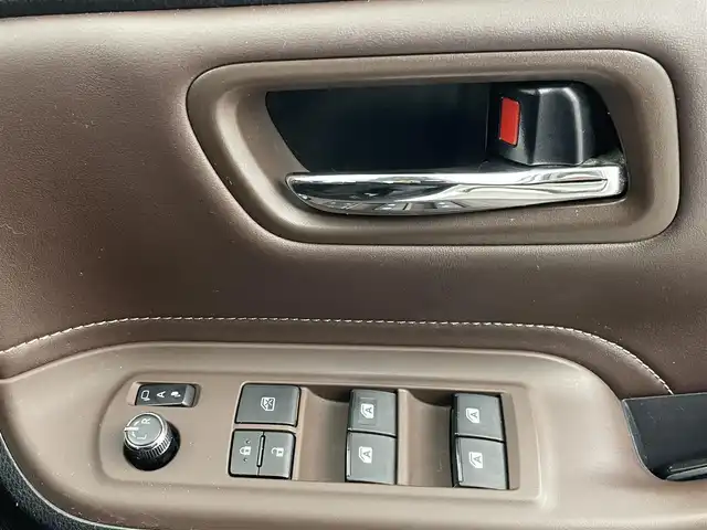 トヨタ エスクァイア Gi 熊本県 2015(平27)年 5.6万km ホワイトパールクリスタルシャイン 禁煙車　/純正ナビ（ＣＤ・ＤＶＤ・フルセグ・ＢＴ・ＳＤ）/バックカメラ　/純正フリップダウンモニター　/社外全方位ドライブレコーダー　/ビルトインＥＴＣ　/両側パワースライドドア　/クルーズコントロール/前席シートヒーター/衝突軽減ブレーキ/横滑り防止/アイドリングストップ/純正フロアマット/純正１５インチAW/オートライト/オートマチックハイビーム/LEDヘッドライト/フォグランプ/スマートキー/プッシュスタート/スペアキー1本