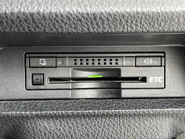 トヨタ エスクァイア Gi 熊本県 2015(平27)年 5.6万km ホワイトパールクリスタルシャイン 禁煙車　/純正ナビ（ＣＤ・ＤＶＤ・フルセグ・ＢＴ・ＳＤ）/バックカメラ　/純正フリップダウンモニター　/社外全方位ドライブレコーダー　/ビルトインＥＴＣ　/両側パワースライドドア　/クルーズコントロール/前席シートヒーター/衝突軽減ブレーキ/横滑り防止/アイドリングストップ/純正フロアマット/純正１５インチAW/オートライト/オートマチックハイビーム/LEDヘッドライト/フォグランプ/スマートキー/プッシュスタート/スペアキー1本