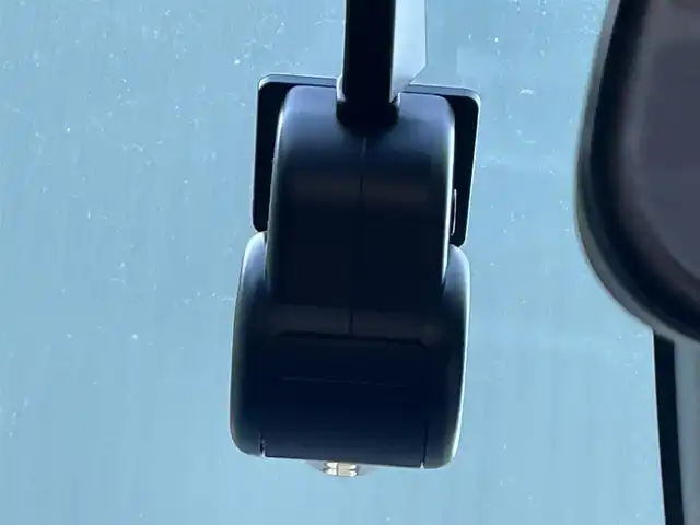 ダイハツ ロッキー プレミアム G HEV 滋賀県 2022(令4)年 3.5万km シャイニングホワイトパール 純正ディスプレイオーディオ/【フルセグ/Bluetooth/HDMI/USB】/全方位カメラ/LEDヘッドライト/革巻ステアリング/電子パーキング/オートホールドブレーキ/追従クルーズコントロール/純正１７AW/ETC/ドライブレコーダー/スマートキー