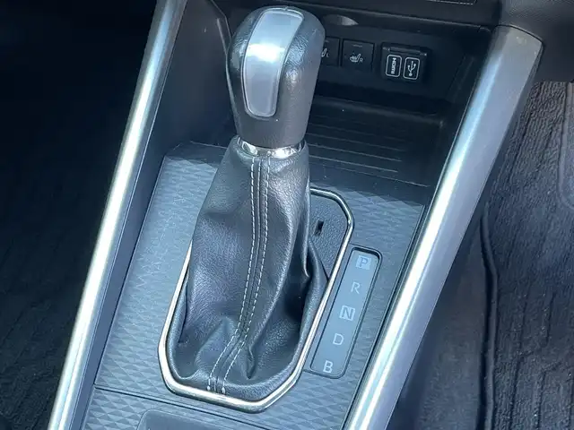 ダイハツ ロッキー プレミアム G HEV 滋賀県 2022(令4)年 3.5万km シャイニングホワイトパール 純正ディスプレイオーディオ/【フルセグ/Bluetooth/HDMI/USB】/全方位カメラ/LEDヘッドライト/革巻ステアリング/電子パーキング/オートホールドブレーキ/追従クルーズコントロール/純正１７AW/ETC/ドライブレコーダー/スマートキー