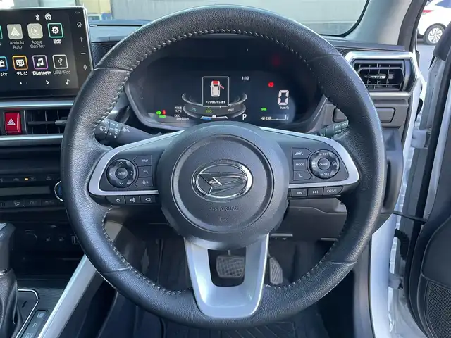 ダイハツ ロッキー プレミアム G HEV 滋賀県 2022(令4)年 3.5万km シャイニングホワイトパール 純正ディスプレイオーディオ/【フルセグ/Bluetooth/HDMI/USB】/全方位カメラ/LEDヘッドライト/革巻ステアリング/電子パーキング/オートホールドブレーキ/追従クルーズコントロール/純正１７AW/ETC/ドライブレコーダー/スマートキー