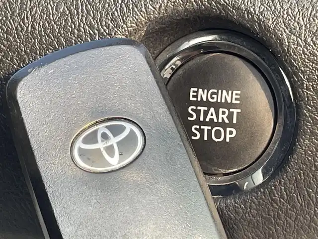 トヨタ シエンタ G 福岡県 2019(令1)年 5.2万km ブラックマイカ 衝突軽減/社外ナビ（ＣＮ－ＲＥ０５ＷＤ）/フルセグTV/CD/DVD/BT/SD/AM/FM/パノラミックビューモニター/両側パワースライドドア/ＬＤＡ/オートハイビーム/ＬＥＤオートライト/ステアリングリモコン/アイドリングストップ/ＥＴＣ２．０/スマートキー/プッシュスタート