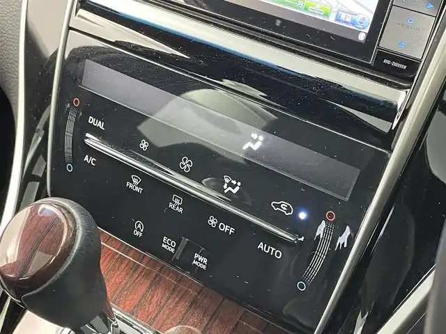 トヨタ ハリアー プレミアム 埼玉県 2015(平27)年 4.3万km ホワイトパールクリスタルシャイン 純正ナビ/フルセグTV/CD/DVD/BT/バックカメラ/サンルーフ/ハーフレザーシート/ドライブレコーダー/ビルトインETC/純正18インチAW/パワーバックドア/LEDヘッドライト