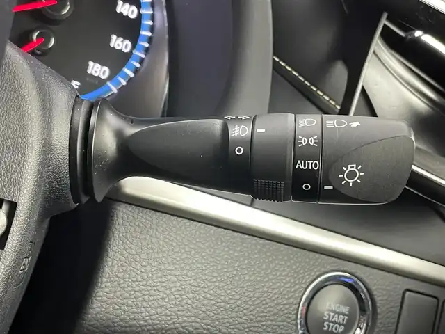 トヨタ ハリアー プレミアム 埼玉県 2015(平27)年 4.3万km ホワイトパールクリスタルシャイン 純正ナビ/フルセグTV/CD/DVD/BT/バックカメラ/サンルーフ/ハーフレザーシート/ドライブレコーダー/ビルトインETC/純正18インチAW/パワーバックドア/LEDヘッドライト