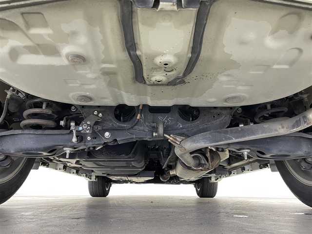 トヨタ ハリアー プレミアム 埼玉県 2015(平27)年 4.3万km ホワイトパールクリスタルシャイン 純正フルエアロ/サンルーフ/純正ナビ/フルセグTV/CD/DVD/BT/バックカメラ/ハーフレザーシート/ドライブレコーダー/ビルトインETC/純正18インチAW/パワーバックドア/LEDヘッドライト