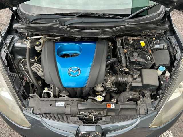 マツダ デミオ 13－スカイアクティブ 千葉県 2011(平23)年 8.2万km メトロポリタングレーマイカ 社外ナビ/ワンセグTV/CD/AM/FM/リモコンキー/スペアキー×１/ステアリングスイッチ/オートライト/ウインカーミラー/アイドリングストップ/横滑り防止装置/純正14インチアルミホイール/社外フロアマット/保証書