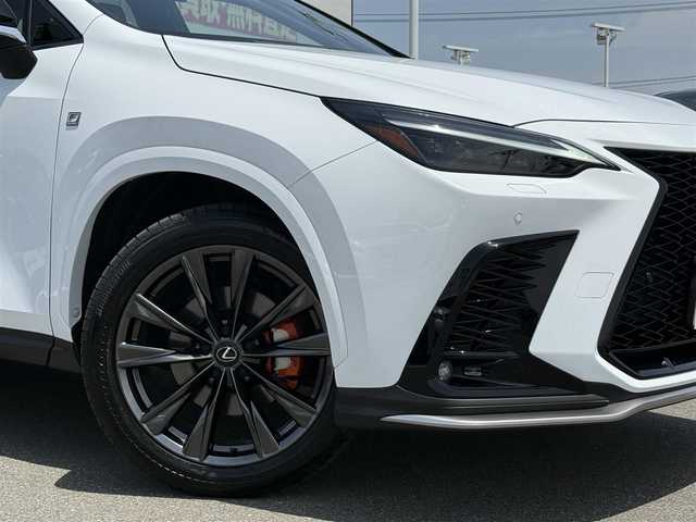 レクサス ＮＸ 350h Fスポーツ 佐賀県 2023(令5)年 1.4万km ホワイトノーヴァガラスフレーク 純正14型ディスプレイオーディオ(フルセグTV/AM/FM/BT/アップルカープレイ/アンドロイドオーディオ)/アラウンドビューモニター/パノラミックビューモニター/レクサスセーフティーシステム/プリクラッシュセーフティ/レーダークルーズコントロール(全車速追従機能)/プロアクティブドライビングアシスト/ブラインドスポットモニター/発信遅れ告知機能/ロードサインアシスト/パーキングサポートブレーキ/クリアランスソナー/サンルーフ/ミラーヒーター/パワーシート/シートヒーター/エアシート/ヘッドアップディスプレイ/ETC2.0/オートホールド/電子パーキングブレーキ/パドルシフト/100V電源/HDMI/純正20インチアルミホイール/純正フロアマット/純正LEDヘッドライト