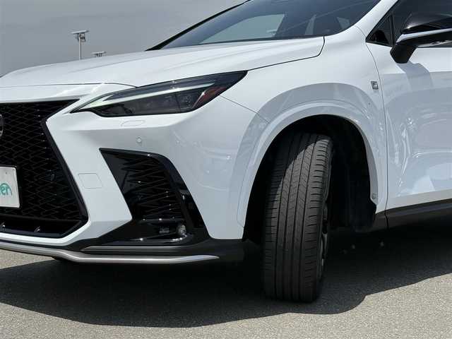 レクサス ＮＸ 350h Fスポーツ 佐賀県 2023(令5)年 1.4万km ホワイトノーヴァガラスフレーク 純正14型ディスプレイオーディオ(フルセグTV/AM/FM/BT/アップルカープレイ/アンドロイドオーディオ)/アラウンドビューモニター/パノラミックビューモニター/レクサスセーフティーシステム/プリクラッシュセーフティ/レーダークルーズコントロール(全車速追従機能)/プロアクティブドライビングアシスト/ブラインドスポットモニター/発信遅れ告知機能/ロードサインアシスト/パーキングサポートブレーキ/クリアランスソナー/サンルーフ/ミラーヒーター/パワーシート/シートヒーター/エアシート/ヘッドアップディスプレイ/ETC2.0/オートホールド/電子パーキングブレーキ/パドルシフト/100V電源/HDMI/純正20インチアルミホイール/純正フロアマット/純正LEDヘッドライト