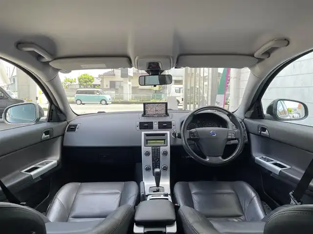 ボルボ Ｖ５０ 2．0e  Aktiv　+ 群馬県 2011(平23)年 8.3万km 黒 社外ナビ/バックカメラ/ETC/前席シートヒーター/D席パワーシート＆メモリーシート/MTモード付AT/電動格納ミラー＆ウインカーミラー/革巻きステアリング/フロアマット/リモコンキー×２/保証書＆取説