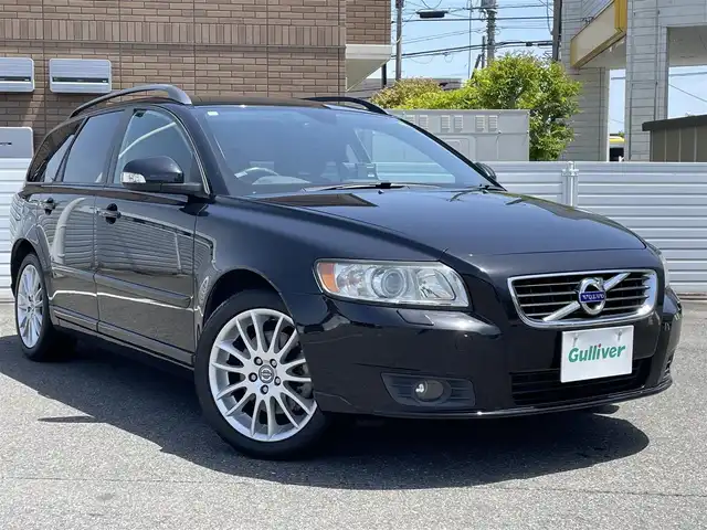 ボルボ Ｖ５０ 2．0e  Aktiv　+ 群馬県 2011(平23)年 8.3万km 黒 社外ナビ/バックカメラ/ETC/前席シートヒーター/D席パワーシート＆メモリーシート/MTモード付AT/電動格納ミラー＆ウインカーミラー/革巻きステアリング/フロアマット/リモコンキー×２/保証書＆取説