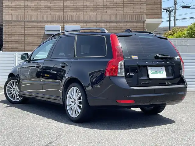 ボルボ Ｖ５０ 2．0e  Aktiv　+ 群馬県 2011(平23)年 8.3万km 黒 社外ナビ/バックカメラ/ETC/前席シートヒーター/D席パワーシート＆メモリーシート/MTモード付AT/電動格納ミラー＆ウインカーミラー/革巻きステアリング/フロアマット/リモコンキー×２/保証書＆取説