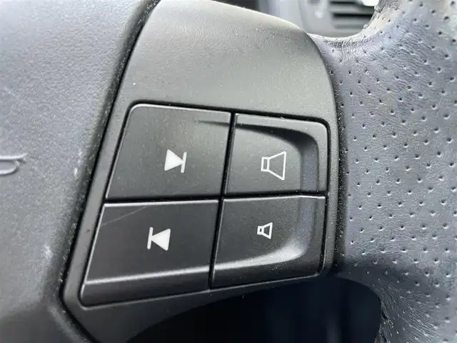 ボルボ Ｖ５０ 2．0e  Aktiv　+ 群馬県 2011(平23)年 8.3万km 黒 社外ナビ/バックカメラ/ETC/前席シートヒーター/D席パワーシート＆メモリーシート/MTモード付AT/電動格納ミラー＆ウインカーミラー/革巻きステアリング/フロアマット/リモコンキー×２/保証書＆取説