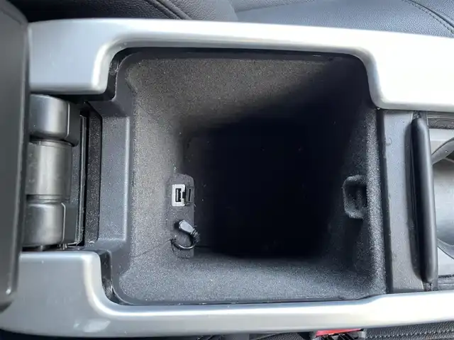 ボルボ Ｖ５０ 2．0e  Aktiv　+ 群馬県 2011(平23)年 8.3万km 黒 社外ナビ/バックカメラ/ETC/前席シートヒーター/D席パワーシート＆メモリーシート/MTモード付AT/電動格納ミラー＆ウインカーミラー/革巻きステアリング/フロアマット/リモコンキー×２/保証書＆取説
