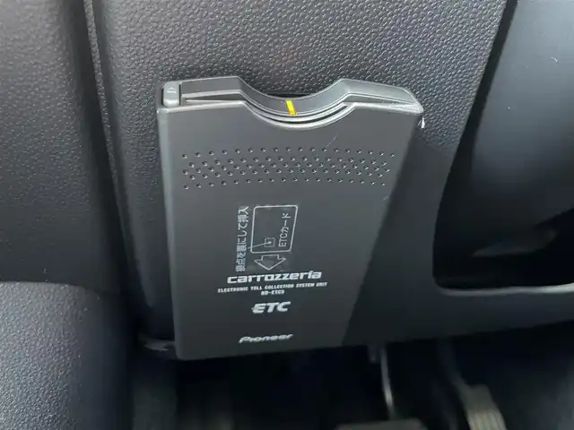 ボルボ Ｖ５０ 2．0e  Aktiv　+ 群馬県 2011(平23)年 8.3万km 黒 社外ナビ/バックカメラ/ETC/前席シートヒーター/D席パワーシート＆メモリーシート/MTモード付AT/電動格納ミラー＆ウインカーミラー/革巻きステアリング/フロアマット/リモコンキー×２/保証書＆取説