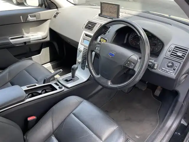ボルボ Ｖ５０ 2．0e  Aktiv　+ 群馬県 2011(平23)年 8.3万km 黒 社外ナビ/バックカメラ/ETC/前席シートヒーター/D席パワーシート＆メモリーシート/MTモード付AT/電動格納ミラー＆ウインカーミラー/革巻きステアリング/フロアマット/リモコンキー×２/保証書＆取説