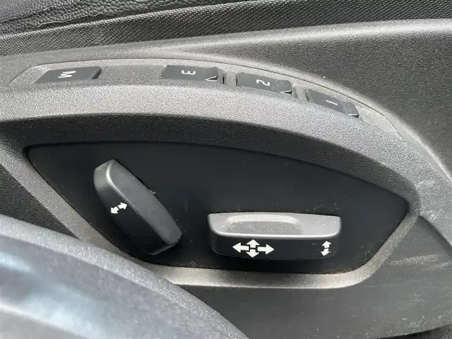 ボルボ Ｖ５０ 2．0e  Aktiv　+ 群馬県 2011(平23)年 8.3万km 黒 社外ナビ/バックカメラ/ETC/前席シートヒーター/D席パワーシート＆メモリーシート/MTモード付AT/電動格納ミラー＆ウインカーミラー/革巻きステアリング/フロアマット/リモコンキー×２/保証書＆取説