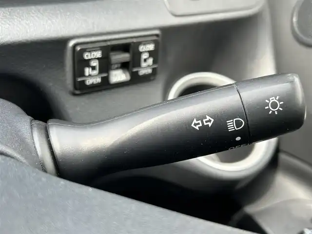 トヨタ シエンタ G 島根県 2019(令1)年 2.4万km ホワイトパールクリスタルシャイン トヨタセーフティセンス/純正9インチナビ/CD/DVD/DTV/Bluetooth/パノラミックビューモニター/両側パワースライドドア /ステアリングスイッチ/ビルトインETC/前後ドライブレコーダー/コーナーセンサー /オートマチックハイビーム /LDA/スマートキー/スペアキー /プッシュスタート /純正フロアマット/純正ドアバイザー
