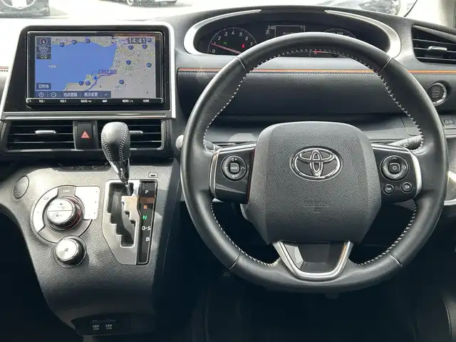 トヨタ シエンタ G 島根県 2019(令1)年 2.4万km ホワイトパールクリスタルシャイン トヨタセーフティセンス/純正9インチナビ/CD/DVD/DTV/Bluetooth/パノラミックビューモニター/両側パワースライドドア /ステアリングスイッチ/ビルトインETC/前後ドライブレコーダー/コーナーセンサー /オートマチックハイビーム /LDA/スマートキー/スペアキー /プッシュスタート /純正フロアマット/純正ドアバイザー