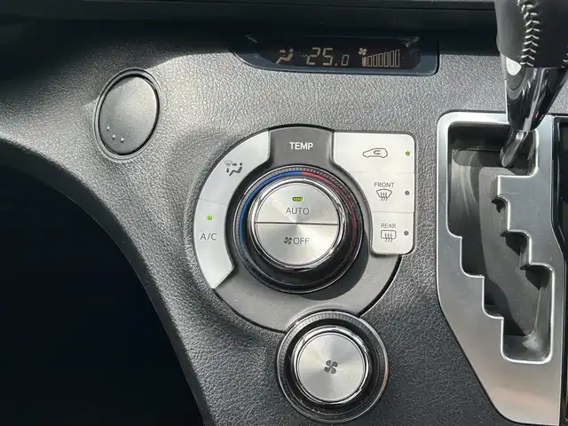トヨタ シエンタ G 島根県 2019(令1)年 2.4万km ホワイトパールクリスタルシャイン トヨタセーフティセンス/純正9インチナビ/CD/DVD/DTV/Bluetooth/パノラミックビューモニター/両側パワースライドドア /ステアリングスイッチ/ビルトインETC/前後ドライブレコーダー/コーナーセンサー /オートマチックハイビーム /LDA/スマートキー/スペアキー /プッシュスタート /純正フロアマット/純正ドアバイザー