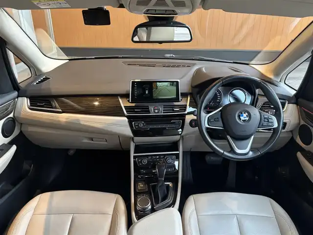 ＢＭＷ ２１８ｄ アクティブツアラー ラグジュアリー 宮城県 2018(平30)年 4.1万km ベージュ 純正HDDナビ/バックカメラ/CD/DVD再生/Bluetooth接続/白革シート/パワーシート/シートヒーター/アイドリングストップ/インテリジェントセーフティ/衝突軽減システム/速度リミッター/ドライビングアシスト/LCW/コンフォートアクセス/ステアリングスイッチ/レインセンサー/LEDヘッドライト/アダクティブヘッドライト/純正ドラレコ/アンビエントライト/電動ミラー/ミラーETC/ドライブセレクト/電動パーキング/純正17インチAW/取扱説明書/保証書/スペアキー×１