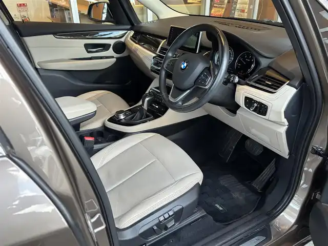 ＢＭＷ ２１８ｄ アクティブツアラー ラグジュアリー 宮城県 2018(平30)年 4.1万km ベージュ 純正HDDナビ/バックカメラ/CD/DVD再生/Bluetooth接続/白革シート/パワーシート/シートヒーター/アイドリングストップ/インテリジェントセーフティ/衝突軽減システム/速度リミッター/ドライビングアシスト/LCW/コンフォートアクセス/ステアリングスイッチ/レインセンサー/LEDヘッドライト/アダクティブヘッドライト/純正ドラレコ/アンビエントライト/電動ミラー/ミラーETC/ドライブセレクト/電動パーキング/純正17インチAW/取扱説明書/保証書/スペアキー×１
