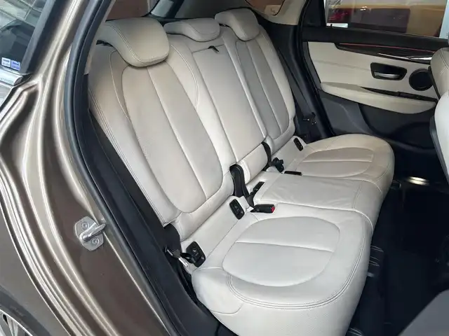 ＢＭＷ ２１８ｄ アクティブツアラー ラグジュアリー 宮城県 2018(平30)年 4.1万km ベージュ 純正HDDナビ/バックカメラ/CD/DVD再生/Bluetooth接続/白革シート/パワーシート/シートヒーター/アイドリングストップ/インテリジェントセーフティ/衝突軽減システム/速度リミッター/ドライビングアシスト/LCW/コンフォートアクセス/ステアリングスイッチ/レインセンサー/LEDヘッドライト/アダクティブヘッドライト/純正ドラレコ/アンビエントライト/電動ミラー/ミラーETC/ドライブセレクト/電動パーキング/純正17インチAW/取扱説明書/保証書/スペアキー×１