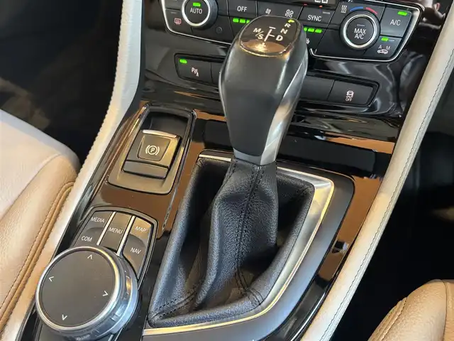 ＢＭＷ ２１８ｄ アクティブツアラー ラグジュアリー 宮城県 2018(平30)年 4.1万km ベージュ 純正HDDナビ/バックカメラ/CD/DVD再生/Bluetooth接続/白革シート/パワーシート/シートヒーター/アイドリングストップ/インテリジェントセーフティ/衝突軽減システム/速度リミッター/ドライビングアシスト/LCW/コンフォートアクセス/ステアリングスイッチ/レインセンサー/LEDヘッドライト/アダクティブヘッドライト/純正ドラレコ/アンビエントライト/電動ミラー/ミラーETC/ドライブセレクト/電動パーキング/純正17インチAW/取扱説明書/保証書/スペアキー×１