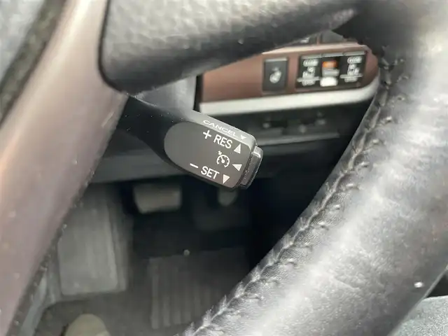 トヨタ エスクァイア ハイブリッド Gi プレミアムパッケージ 福岡県 2019(令1)年 6.3万km スパークリングブラックパールクリスタルシャイン レーンキープアシスト/盗難防止システム/衝突被害軽減システム/ドラレコ前後/車外カメラ/追従式クルコン/BT/9インチフルセグTV/純正フリップダウンモニター/ビルトインETC/純正AW/純正フロアマット/TRC/走行切替/サイドカーテン/Dualエアコン/ステアリングヒーター/LEDライト