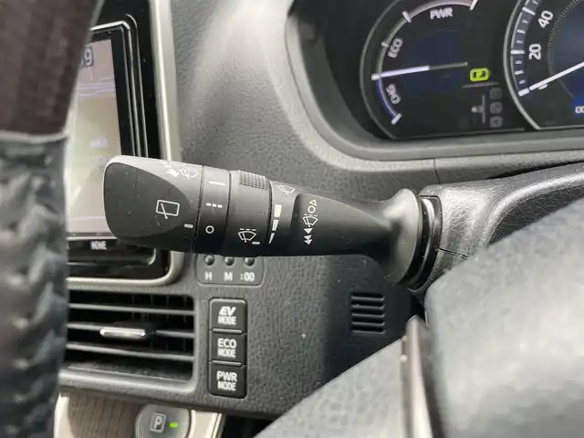 トヨタ エスクァイア ハイブリッド Gi プレミアムパッケージ 福岡県 2019(令1)年 6.3万km スパークリングブラックパールクリスタルシャイン レーンキープアシスト/盗難防止システム/衝突被害軽減システム/ドラレコ前後/車外カメラ/追従式クルコン/BT/9インチフルセグTV/純正フリップダウンモニター/ビルトインETC/純正AW/純正フロアマット/TRC/走行切替/サイドカーテン/Dualエアコン/ステアリングヒーター/LEDライト