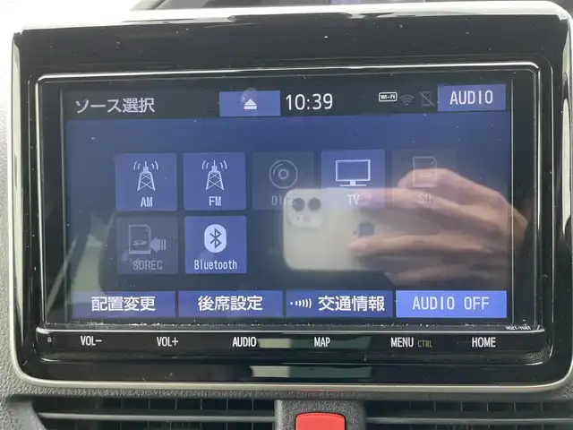 トヨタ エスクァイア ハイブリッド Gi プレミアムパッケージ 福岡県 2019(令1)年 6.3万km スパークリングブラックパールクリスタルシャイン レーンキープアシスト/盗難防止システム/衝突被害軽減システム/ドラレコ前後/車外カメラ/追従式クルコン/BT/9インチフルセグTV/純正フリップダウンモニター/ビルトインETC/純正AW/純正フロアマット/TRC/走行切替/サイドカーテン/Dualエアコン/ステアリングヒーター/LEDライト