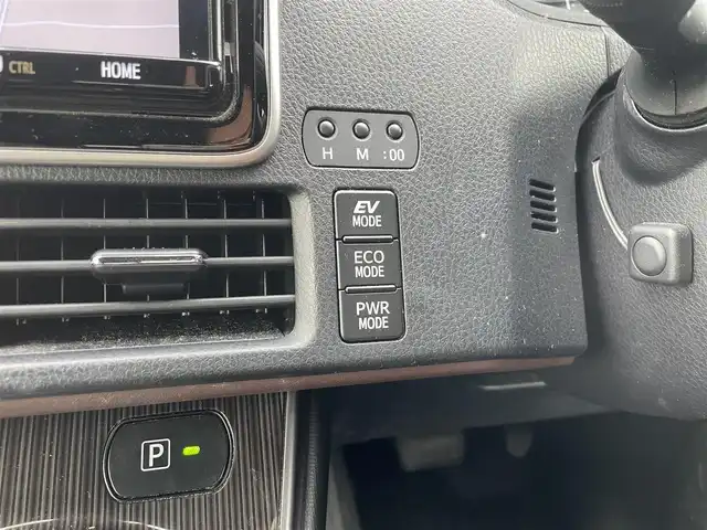 トヨタ エスクァイア ハイブリッド Gi プレミアムパッケージ 福岡県 2019(令1)年 6.3万km スパークリングブラックパールクリスタルシャイン レーンキープアシスト/盗難防止システム/衝突被害軽減システム/ドラレコ前後/車外カメラ/追従式クルコン/BT/9インチフルセグTV/純正フリップダウンモニター/ビルトインETC/純正AW/純正フロアマット/TRC/走行切替/サイドカーテン/Dualエアコン/ステアリングヒーター/LEDライト
