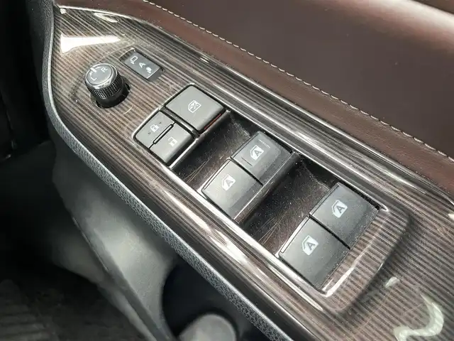トヨタ エスクァイア ハイブリッド Gi プレミアムパッケージ 福岡県 2019(令1)年 6.3万km スパークリングブラックパールクリスタルシャイン レーンキープアシスト/盗難防止システム/衝突被害軽減システム/ドラレコ前後/車外カメラ/追従式クルコン/BT/9インチフルセグTV/純正フリップダウンモニター/ビルトインETC/純正AW/純正フロアマット/TRC/走行切替/サイドカーテン/Dualエアコン/ステアリングヒーター/LEDライト