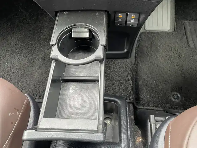 トヨタ エスクァイア ハイブリッド Gi プレミアムパッケージ 福岡県 2019(令1)年 6.3万km スパークリングブラックパールクリスタルシャイン レーンキープアシスト/盗難防止システム/衝突被害軽減システム/ドラレコ前後/車外カメラ/追従式クルコン/BT/9インチフルセグTV/純正フリップダウンモニター/ビルトインETC/純正AW/純正フロアマット/TRC/走行切替/サイドカーテン/Dualエアコン/ステアリングヒーター/LEDライト