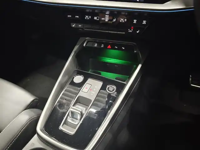 アウディ Ａ３ SB 30TFSI Sライン 群馬県 2022(令4)年 3.2万km デイトナグレーパールエフェクト Sラインプラスパッケージ/コンビニエンスパッケージ/ナビゲーションパッケージ/マトリクスLED 黒革シート/運転席シートヒーター/パワーシート/バーチャルコックピット/AppleCarPlay/純正前後ドラレコ