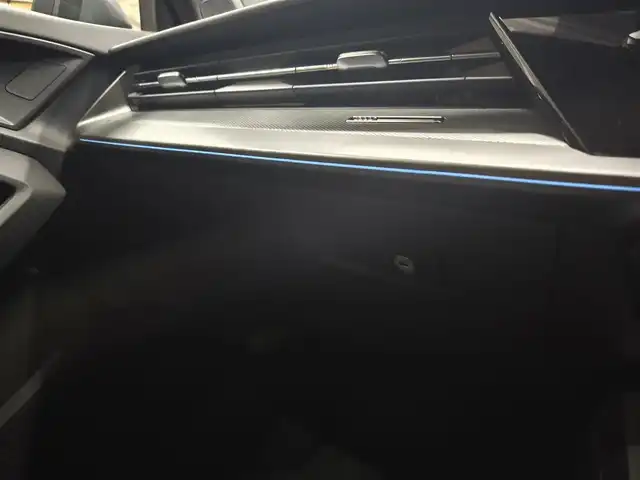 アウディ Ａ３ SB 30TFSI Sライン 群馬県 2022(令4)年 3.2万km デイトナグレーパールエフェクト Sラインプラスパッケージ/コンビニエンスパッケージ/ナビゲーションパッケージ/マトリクスLED 黒革シート/運転席シートヒーター/パワーシート/バーチャルコックピット/AppleCarPlay/純正前後ドラレコ