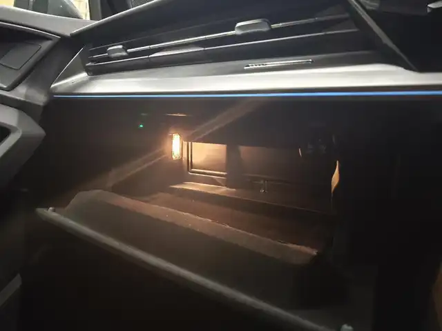 アウディ Ａ３ SB 30TFSI Sライン 群馬県 2022(令4)年 3.2万km デイトナグレーパールエフェクト Sラインプラスパッケージ/コンビニエンスパッケージ/ナビゲーションパッケージ/マトリクスLED 黒革シート/運転席シートヒーター/パワーシート/バーチャルコックピット/AppleCarPlay/純正前後ドラレコ