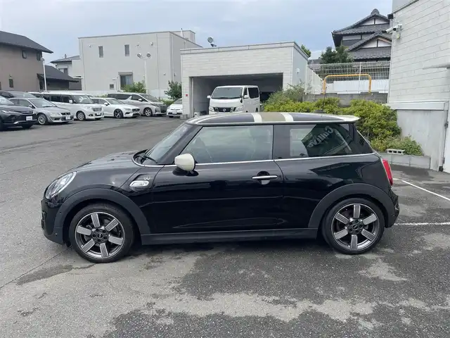 ＭＩＮＩ ミニ クーパー S 60イヤーズED 神奈川県 2020(令2)年 4.8万km ミッドナイト・ブラック・メタリック MINI・YOURSレザースポーツシート/・前席シートヒーター/MINI・YOURSレザースポーツステアリング/純正ナビ/・Bluetooth/カメラ＆パーキングパッケージ/・バックカメラ/・前後パークディスタンス/ペッパーパッケージ/・LEDライト/・LEDフォグランプ/LEDライトパッケージ/運転支援システム/・インテリジェントセーフティ/・アダプティブクルーズコントロール/パドルシフト/スマートキーX2/新車時手帳、取説